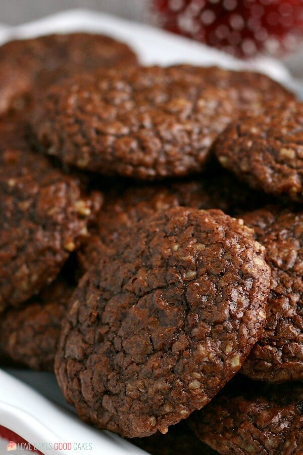 ¡Es temporada de galletas, y estas galletas navideñas con chispas de chocolate **deben** estar en tu lista para hornear! Los amantes del chocolate se regocijan!! ¡Es temporada de galletas, y estas galletas navideñas con chispas de chocolate **deben** estar en tu lista para hornear! Los amantes del chocolate se regocijan!!