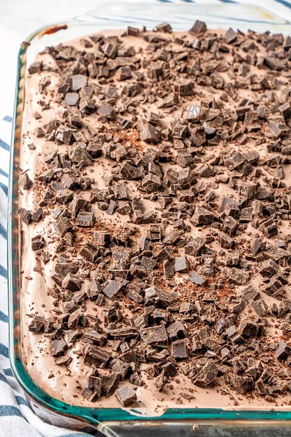 pastel de chocolate terminado en una sartén