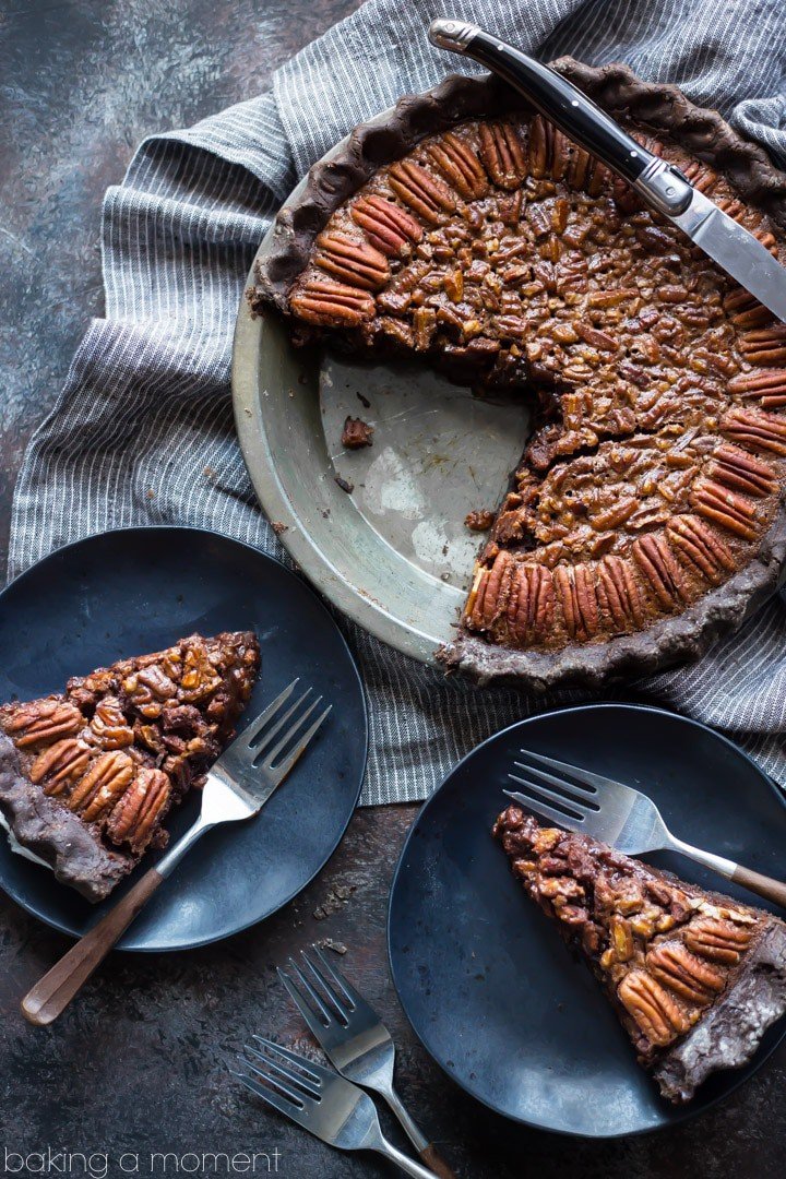 Pastel de nuez con chocolate doble: lleve su pastel de nuez al siguiente nivel con una corteza de chocolate y un relleno de nuez con chocolate dulce y pegajoso. ¡Hecho sin jarabe de maíz! empanadas dulces