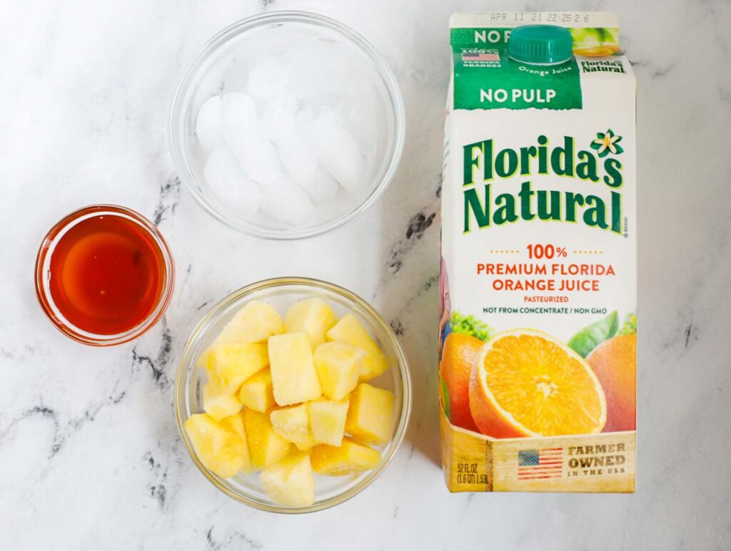 Ingredientes necesarios para hacer un granizado de piña.
