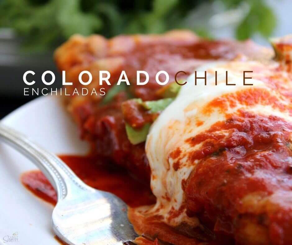 Colorado Chile También extraño las enchiladas en el plato blanco con tenedor.