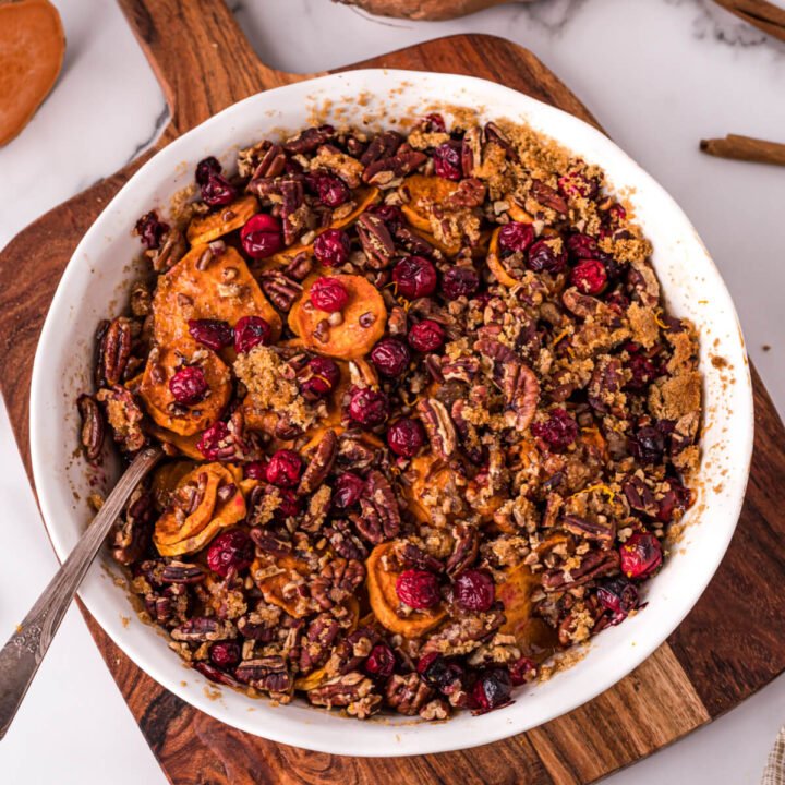 cazuela de camote con nueces y arándanos