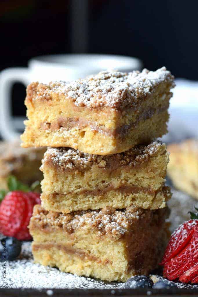 Pastel de migas de crema agria