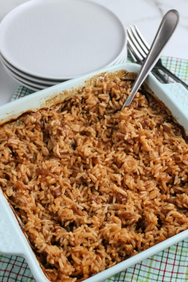 recién barra de mantequilla de arroz en una sartén