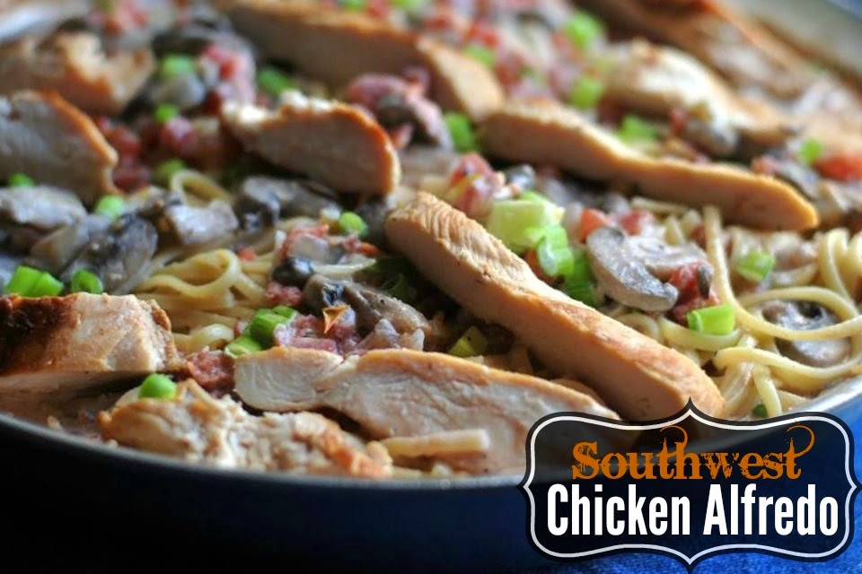 ¡Hay tanto sabor en este Southwestern Chicken Alfredo! ¡Es una comida tan especial para nuestra familia!