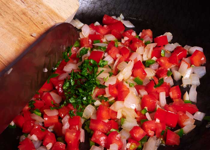 agrega el cilantro