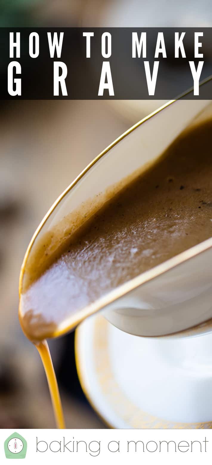 Vierta la salsa de una salsera, con un texto superpuesto que diga