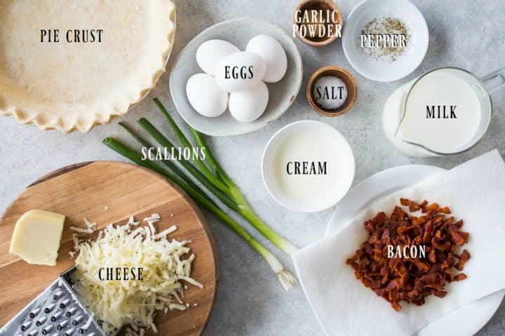 Foto de todos los ingredientes necesarios para hacer la quiche Lorraine.