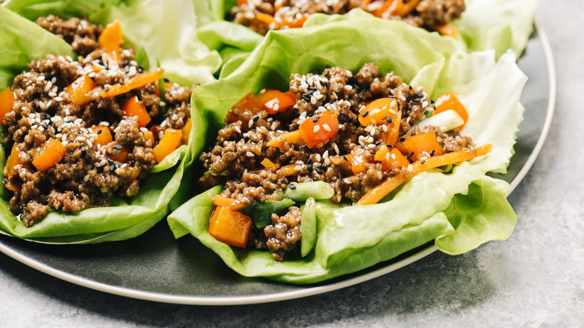Wraps de lechuga con carne molida al estilo asiático Cocina Facil