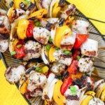 Brochetas Souvlaki De Cerdo A La Parrilla Con Verduras A La Parrilla