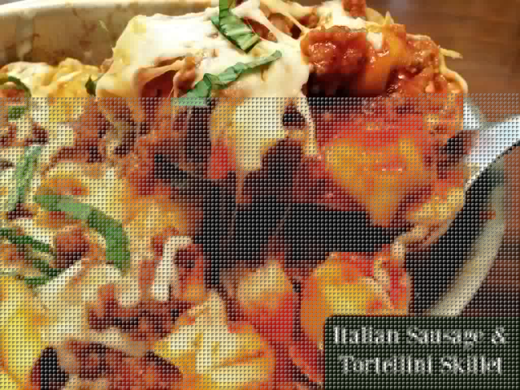 Salchicha italiana y tortellini en una sartén | Las recetas de la tía Bee
