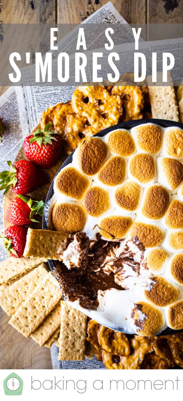 Salsa de fuego s'mores hecha en una sartén.