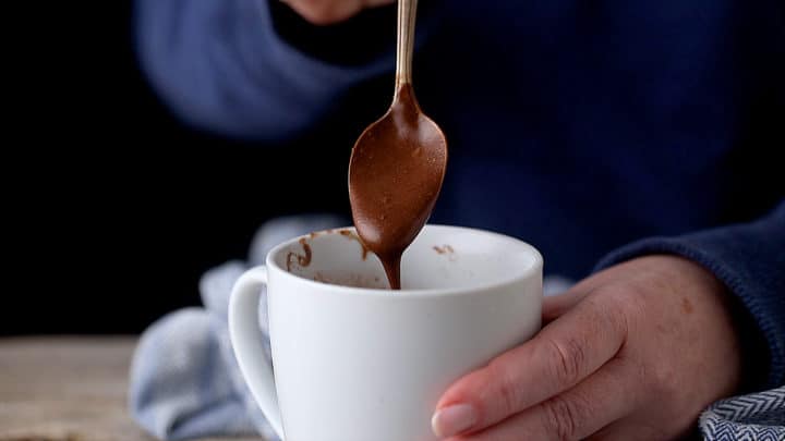 Masa de pastel de taza de chocolate.