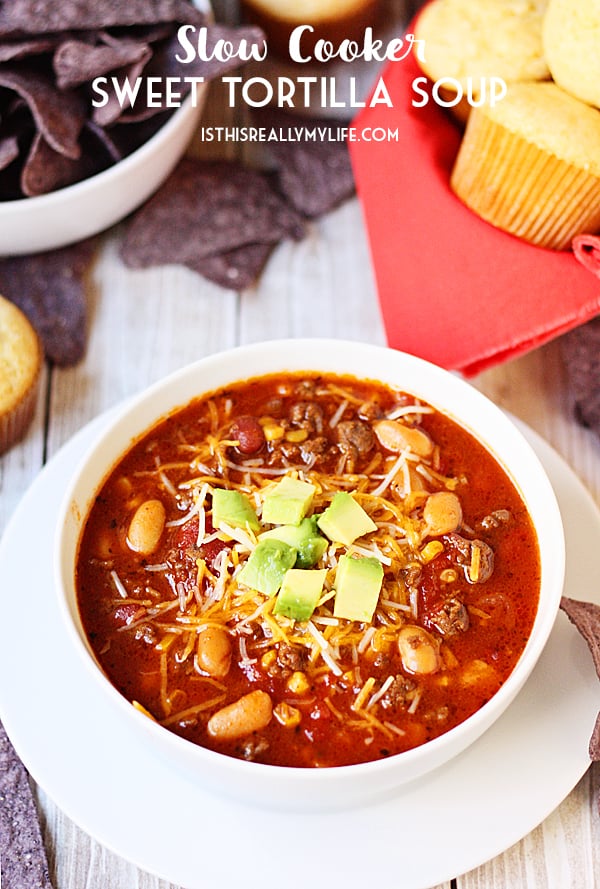 Sopa de tortilla dulce de cocción lenta: la sopa de tortilla dulce de cocción lenta es ligeramente dulce, súper familiar y muy fácil.  ¡Debe ser por eso que sabe tan bien!  |  medio rayado.  con