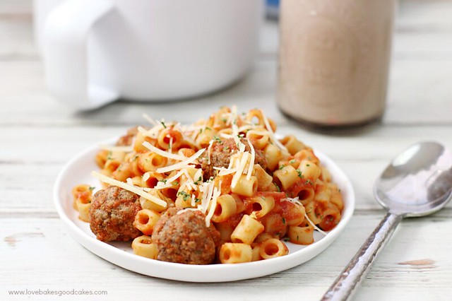 ¡Receta fácil de espaguetis caseros! ¡Ideal para un almuerzo o cena fácil! ¡Haz un viaje por el camino de la memoria con este favorito de la infancia! #ChoiceSmart #anuncio