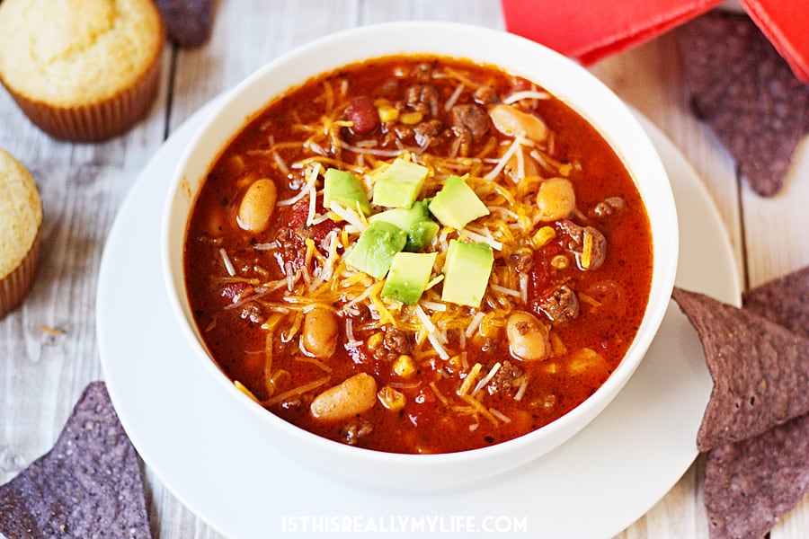 Sopa de tortilla dulce de cocción lenta: la sopa de tortilla dulce de cocción lenta es ligeramente dulce, súper familiar y muy fácil.  ¡Debe ser por eso que sabe tan bien!  |  medio rayado.  con