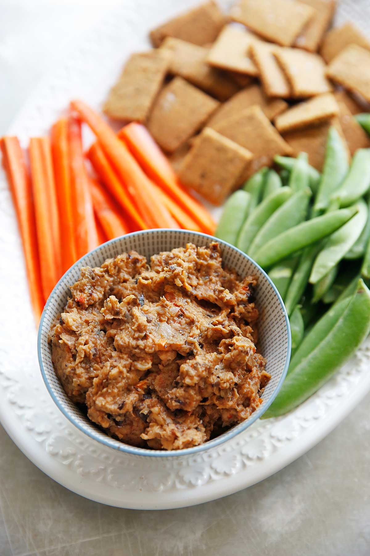 Salsa De Berenjena Asada Con Galletas Caseras De Ajo, Hierbas Y Sal Marina | La cocina limpia de Lexi