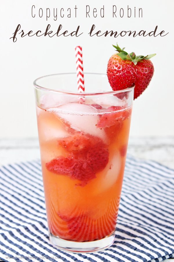 ¡Es tan fácil hacer esta limonada con pecas Copycat Red Robin en casa! ¡Es la bebida perfecta para el verano!