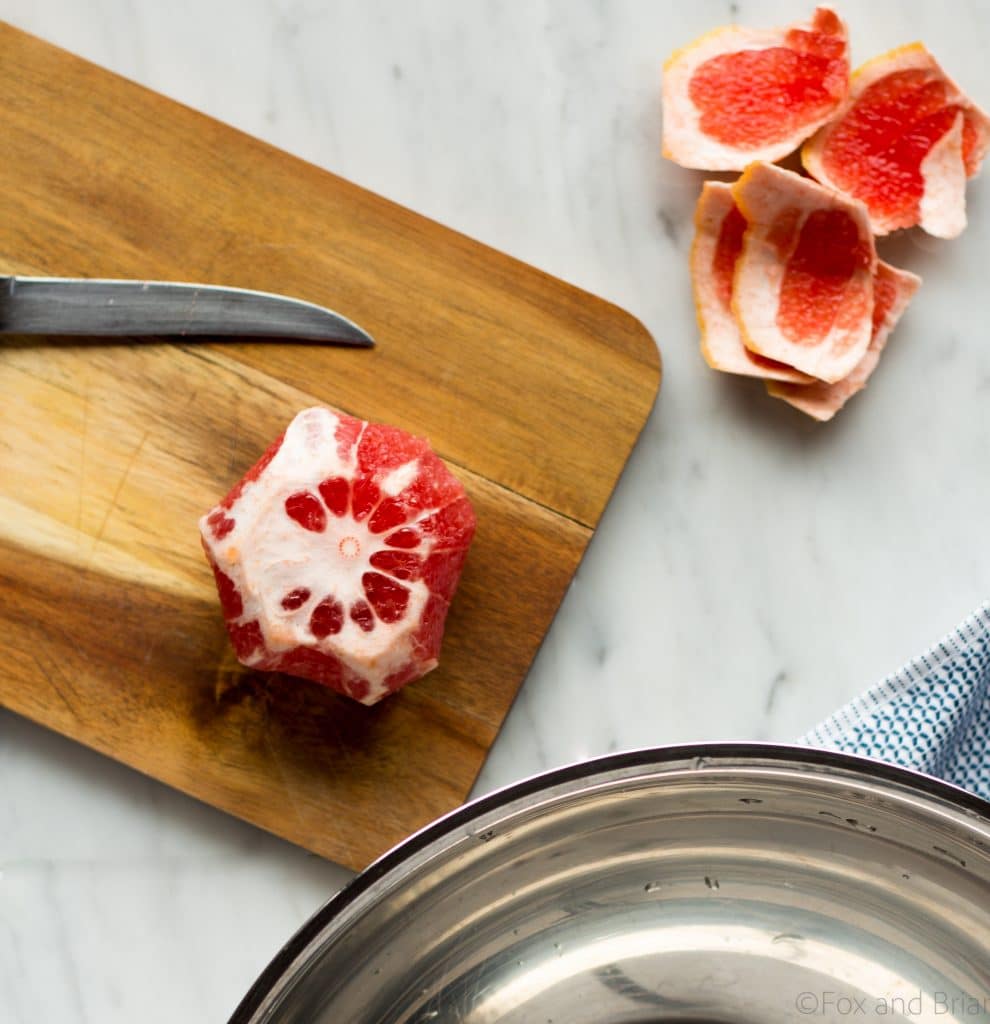 ¡Esta rica ensalada de invierno tiene hinojo y gambas asadas con el brillante sabor del pomelo, además de espelta y col rizada para una nutrición energética!