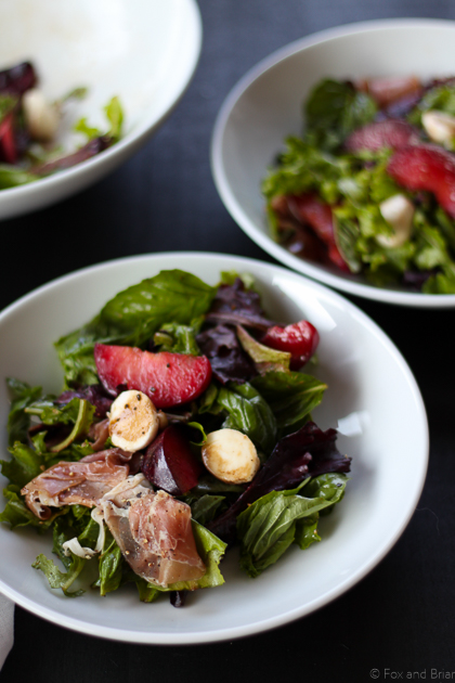 Ensalada de ciruelas, mozzarella y jamón