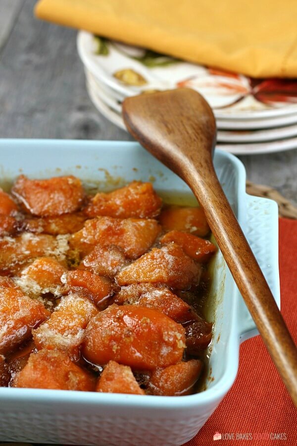 La receta de patatas confitadas listas para comer es deliciosa y está lista para servir.