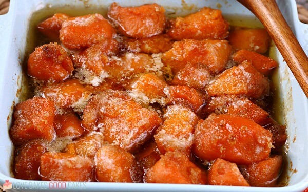 Una vista horizontal del tutorial completo sobre cómo hacer patatas confitadas.