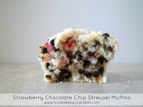 Streusel Muffin con chispas de chocolate y fresas 2