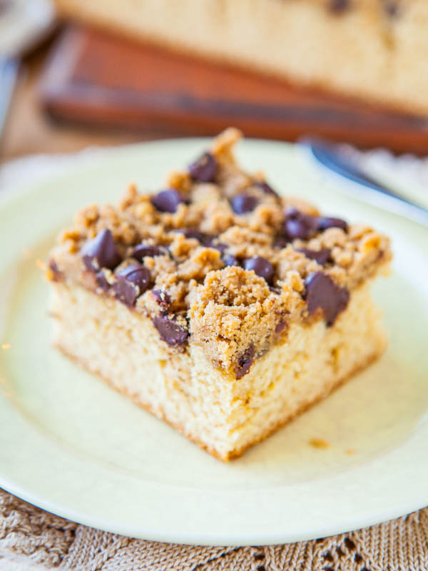 Pastel de mantequilla de maní con streusel de miel y leche con mantequilla de maní y chocolate averiecooks.com