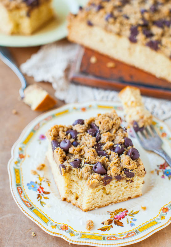 Pastel de mantequilla de maní con streusel de miel y leche con mantequilla de maní y chocolate averiecooks.com