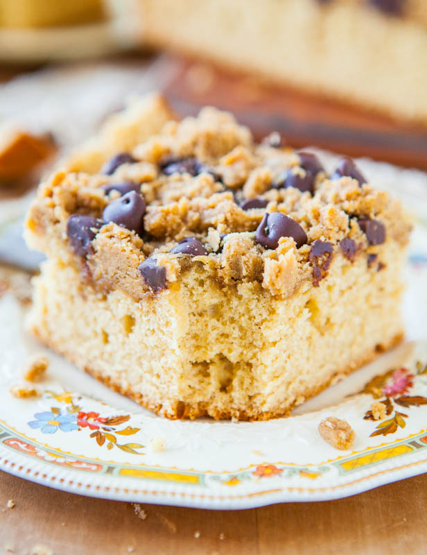 Pastel de mantequilla de maní con streusel de miel y leche con mantequilla de maní y chocolate averiecooks.com