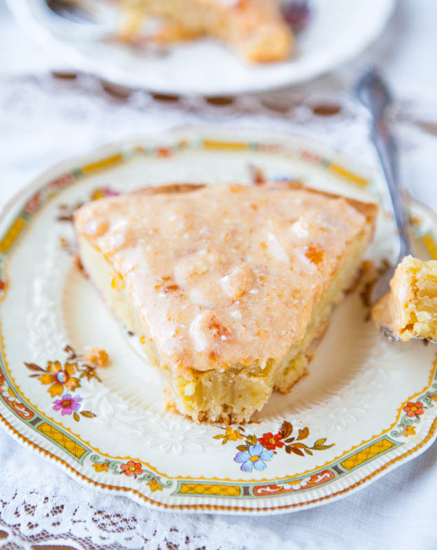 Pastel de galletas de almendras francesas con glaseado de crema de albaricoque averiecooks.com