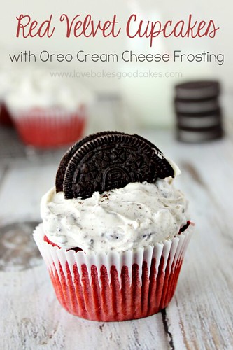 Cupcakes de terciopelo rojo con glaseado de queso crema OREO #redvelvet #cupcakes #valentinesday