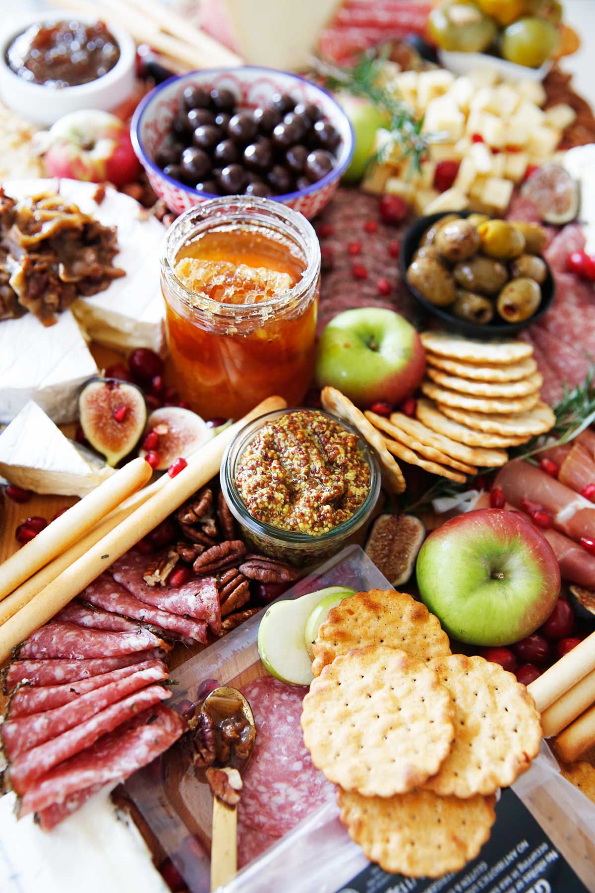 Cómo hacer una tabla de charcutería completa