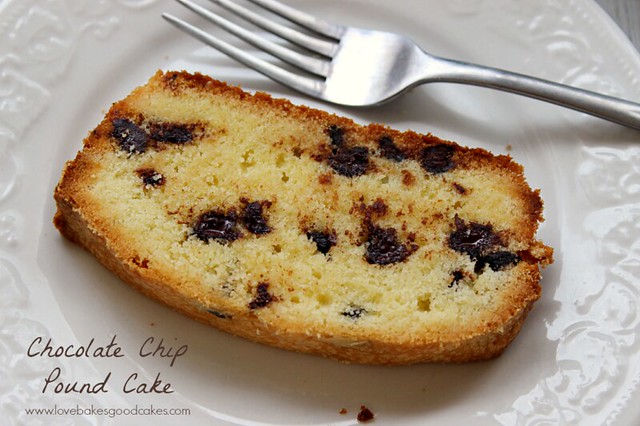 Pastel de chispas de chocolate: ¡una idea de postre fácil! ¡Lleno de pepitas de chocolate! #postre #poundcake #chocolate