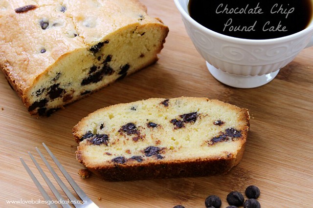 Pastel de chispas de chocolate: ¡una idea de postre fácil! ¡Lleno de pepitas de chocolate! #postre #poundcake #chocolate