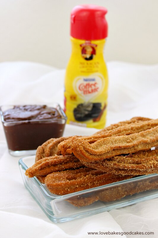 Churros Mexicanos de Chocolate con Salsa - ¡un manjar mexicano simple y delicioso que recibe un toque extra del Mate Café con Crema de Chocolate Mexicano Abuelita®! #LatinTouchCGC