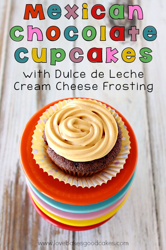 Cupcakes de chocolate mexicano con glaseado de dulce de leche y queso crema #cupcakes #postre #mexicano #cocolate