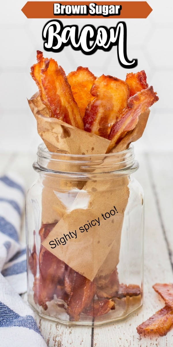 Este increíble tocino con azúcar moreno lleva tu desayuno o brunch a un nivel completamente nuevo. ¡Nos encanta la dulzura picante! #brownsugarbacon #tocinodulceypicante