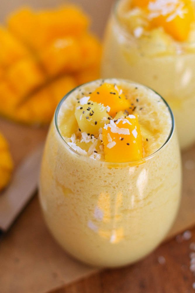 Este licuado de coco, piña y mango es muy refrescante en los calurosos días de verano. Está hecho con 3 ingredientes simples: fresco o congelado, ¡sigue siendo fabuloso!