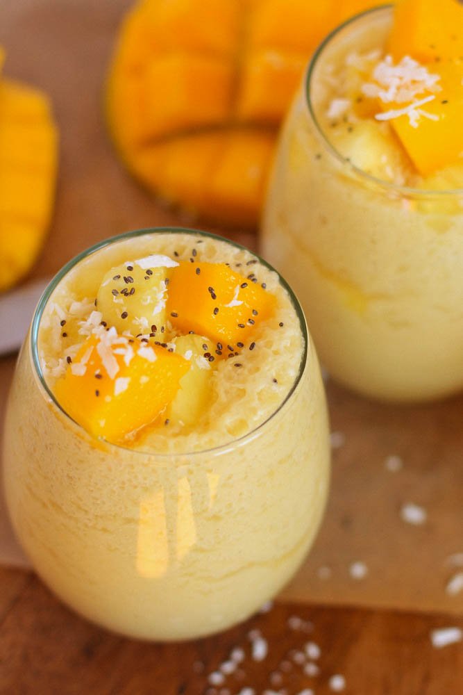 Este licuado de coco, piña y mango es muy refrescante en los calurosos días de verano. Está hecho con 3 ingredientes simples: fresco o congelado, ¡sigue siendo fabuloso!