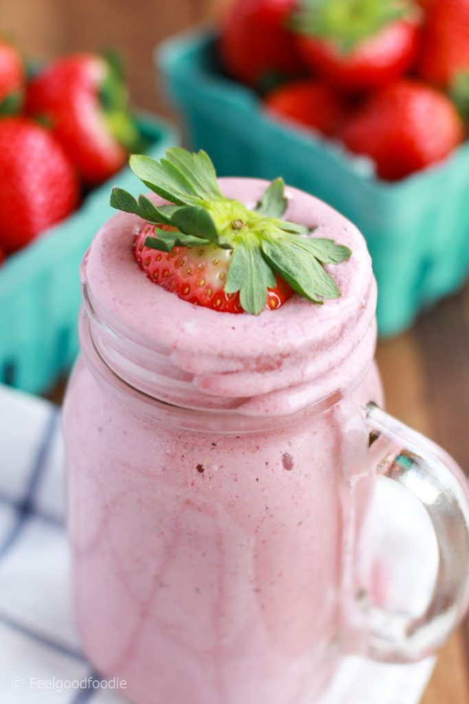 ¡Frullato alla vaniglia dolce alla fragola biológico que es cremoso y rico con una dolcezza naturale dalla frutta y 10 g de proteína por iniziare la giornata!