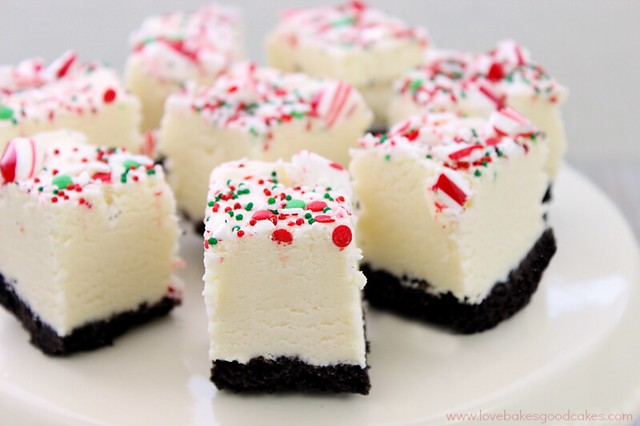 Fudge de chocolate blanco y menta: ¡MUY fácil y delicioso! Gran regalo o complemento para platos de vacaciones.