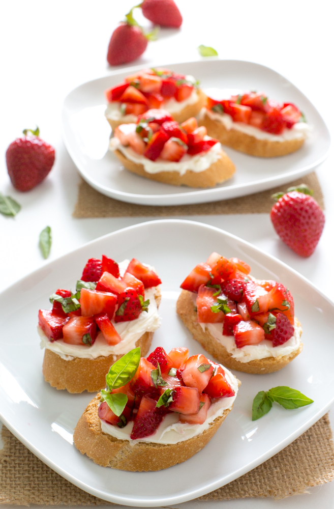 Espectacular bruschetta de fresa y albahaca