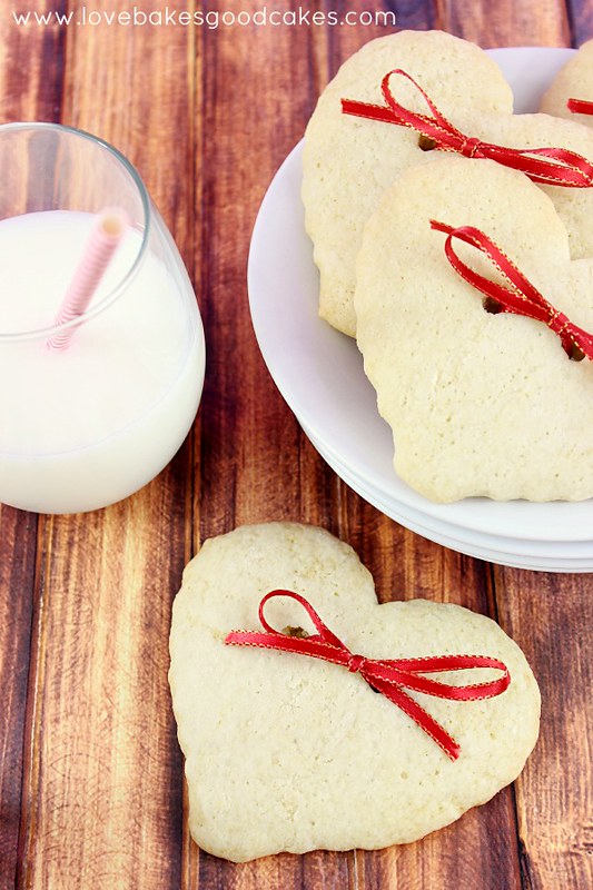 ¡Estas galletas de corazones y lazos son una manera súper linda de mostrarle a alguien que lo amas! ¡Fácil de hacer!