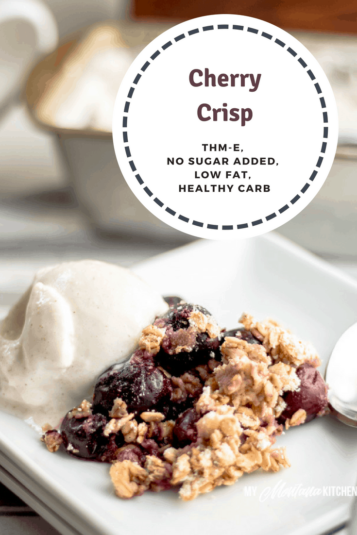Cerezas cubiertas con una corteza de avena simple. Esta receta fácil de preparar de Cherry Crisp es una excelente manera de usar cerezas congeladas para un delicioso postre Trim Healthy Mama E. #lácteos #singluten