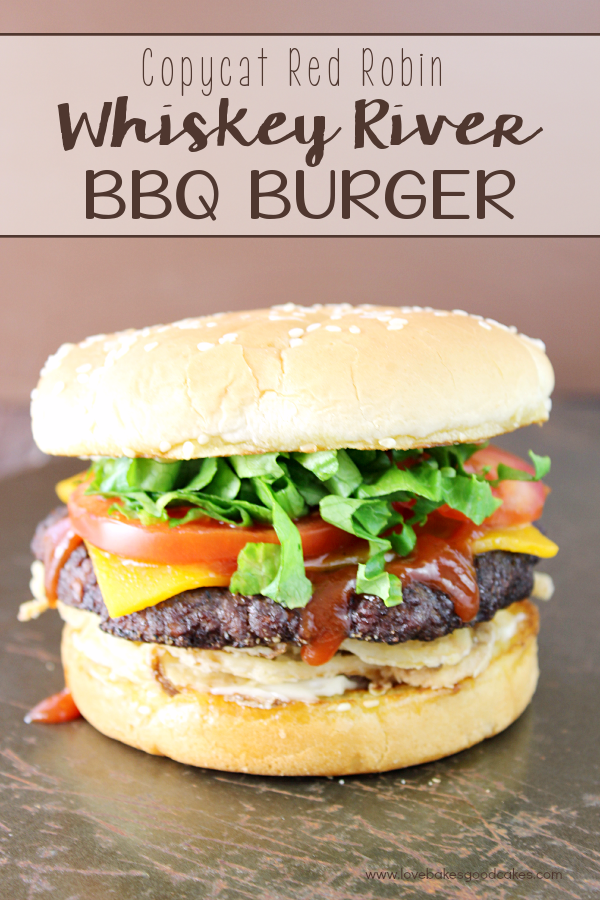 ¡Enciende la parrilla para esta hamburguesa Copycat Red Robin Whiskey River BBQ! ¡No dejes pasar el verano sin probar esta receta! #12 blogueros