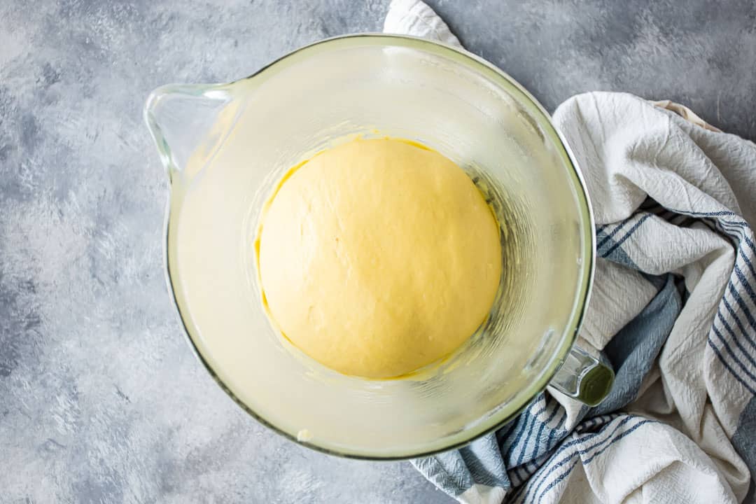 La masa de pan hawaiano se duplicó en volumen.