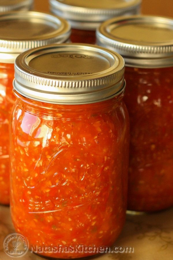 Este Adjika no es difícil de hacer considerando que todos los ingredientes se mezclan en un procesador de alimentos y no es necesario sembrar los jalapeños: ¡PUNTUACIÓN!