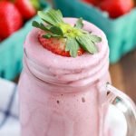¡Frullato alla vaniglia dolce alla fragola biológico que es cremoso y rico con una dolcezza naturale dalla frutta y 10 g de proteína por iniziare la giornata!