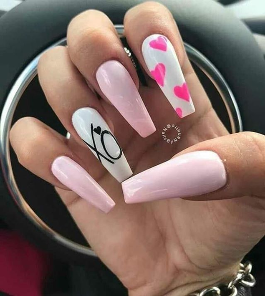diseño de uñas del día de san valentín